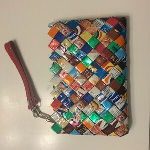 Wrapper wristlet